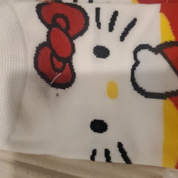 Hello Kitty Tee with matching Socks - Picture 6 of 7